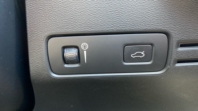 Volvo Xc40 2.0 T4 R DESIGN Pro 5dr Geartronic Petrol Estate